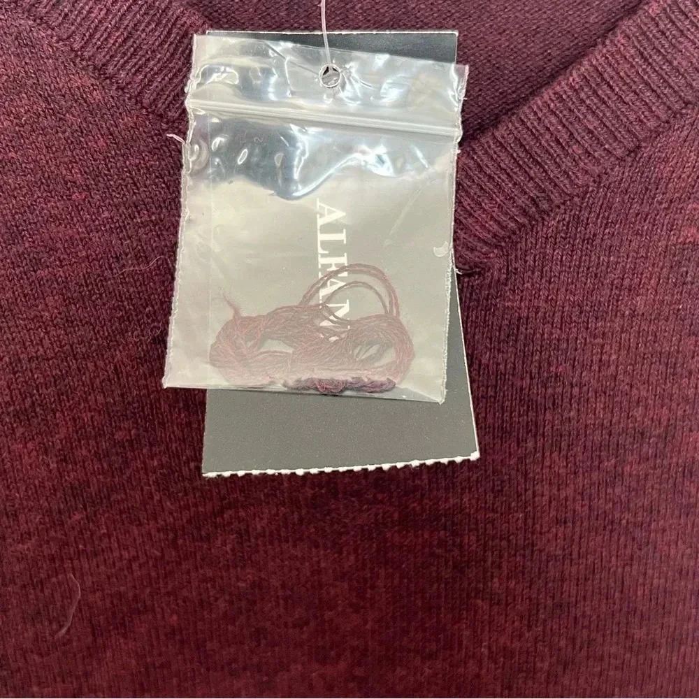 NWT Alfani Men’s VNeck Sweater Luxury Touch Lightweight HeatherMaroon Size L